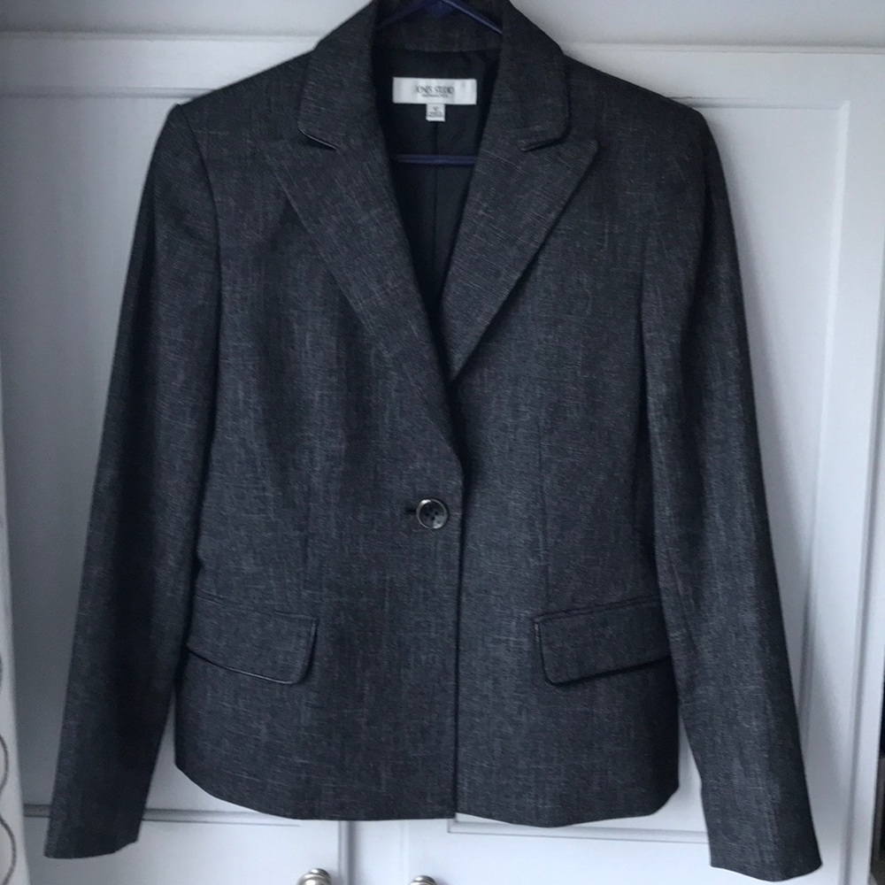 Beautiful Jones Studio blazer suit jacket